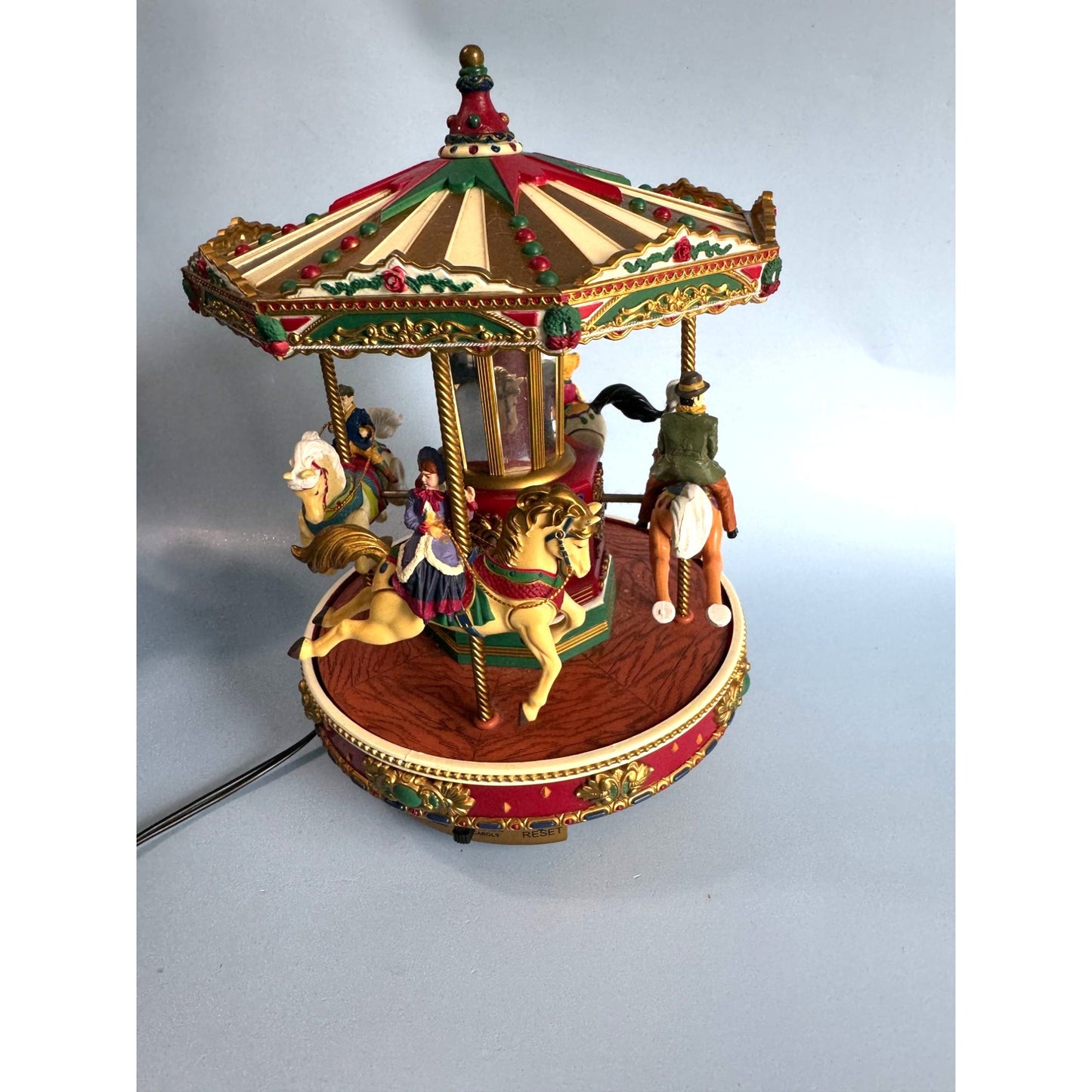 Mr. Christmas Holiday Go Round Merry Go Round Carousel C2000 Animated Musical Plays 50 Songs Christmas & Classics