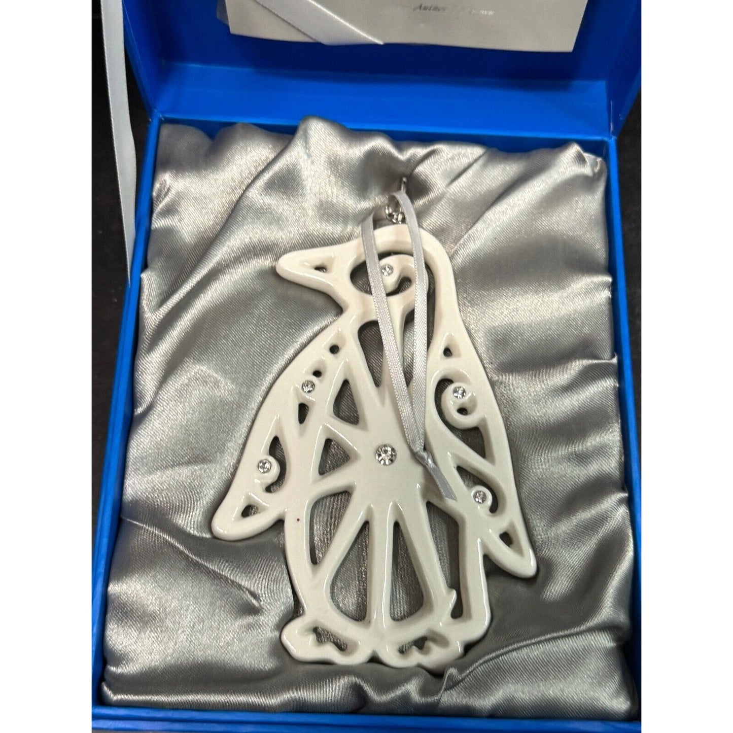 Seaworld Hand Crafted Glass Jeweled Penquin Ornament Boxed 5" x 3"