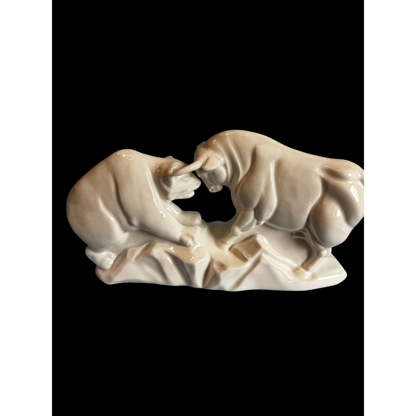 Wedgwood Bull & Bear Figurine Bone China White England 1999