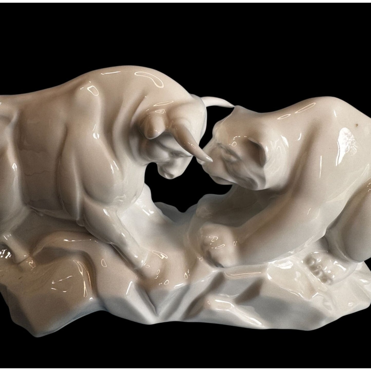 Wedgwood Bull & Bear Figurine Bone China White England 1999