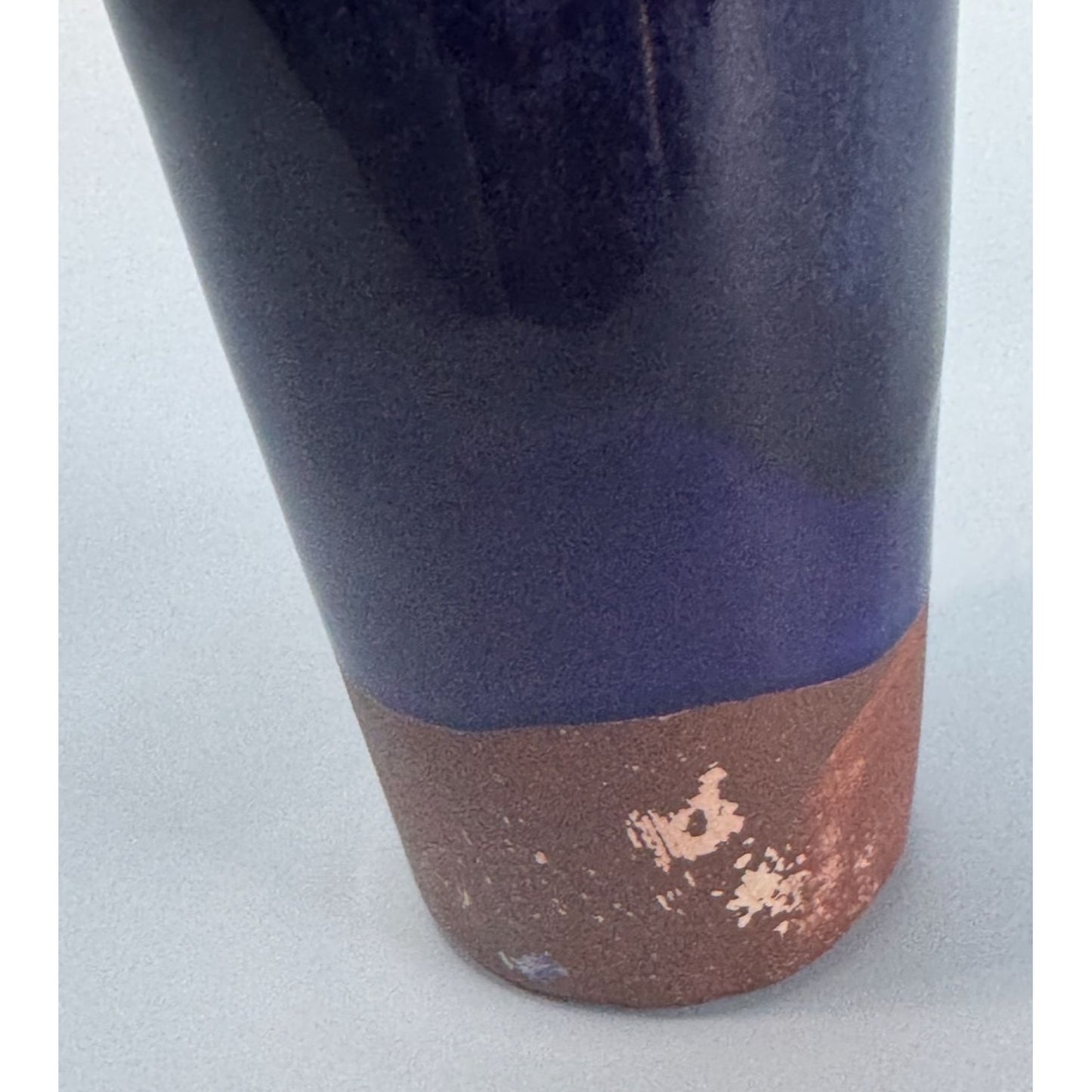 MCM Designer Vase By Sablo Machini 8.25" Tall Blue & Slag Clay Bottom