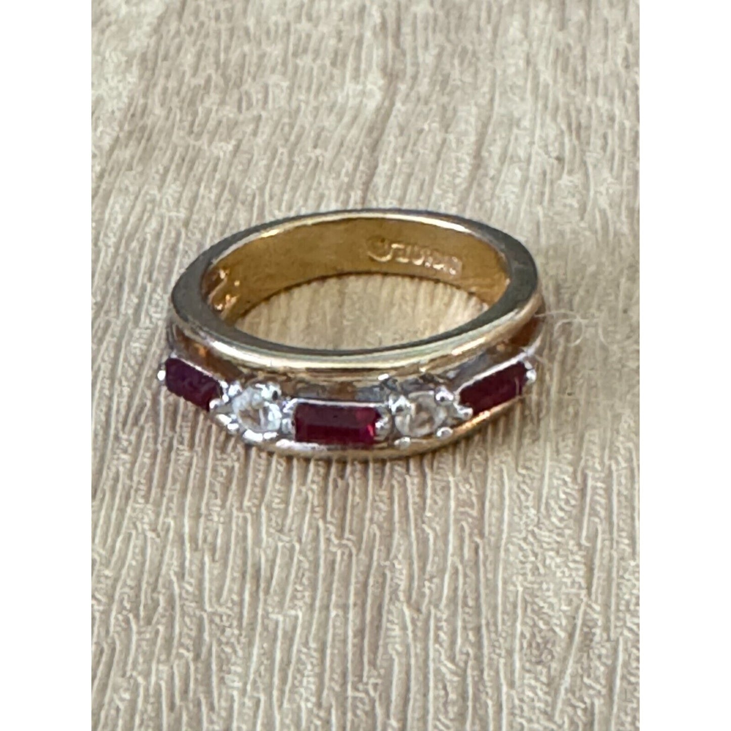 Vintage 18kGHE Yellow Gold Ring W/ Red & Crystal CZ Stones Makers Mark Size 6