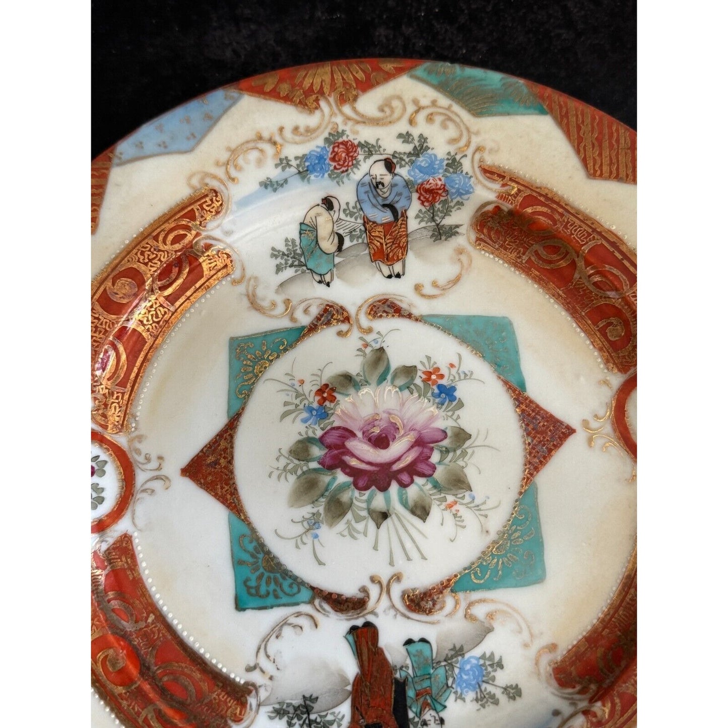 Antique Japanese Satsuma Handpainted Figural & Floral Plate With Gold Trim