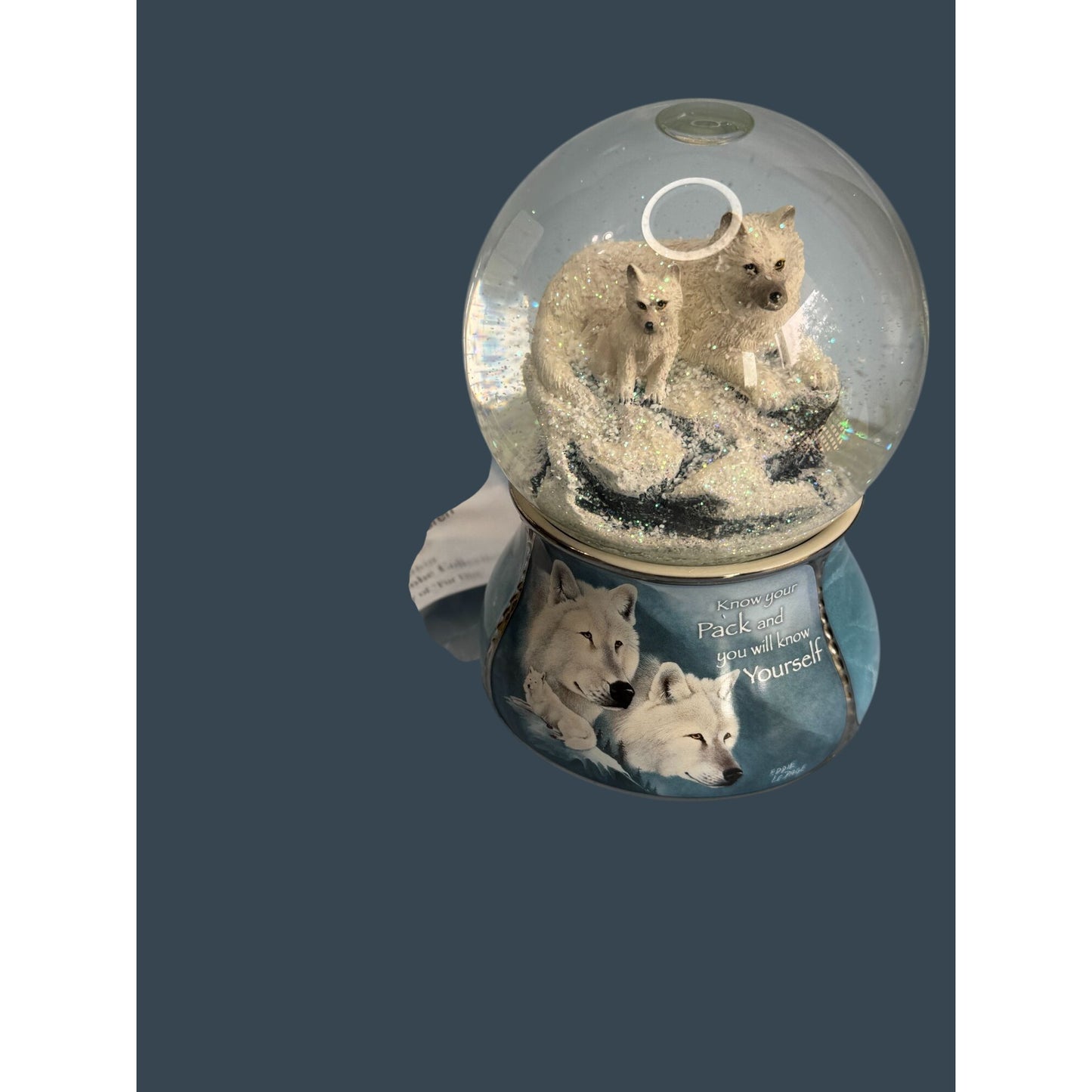 White Majesty Wolf Snowglobe Music Box By Eddie LePage 2016 Bradford Exchange