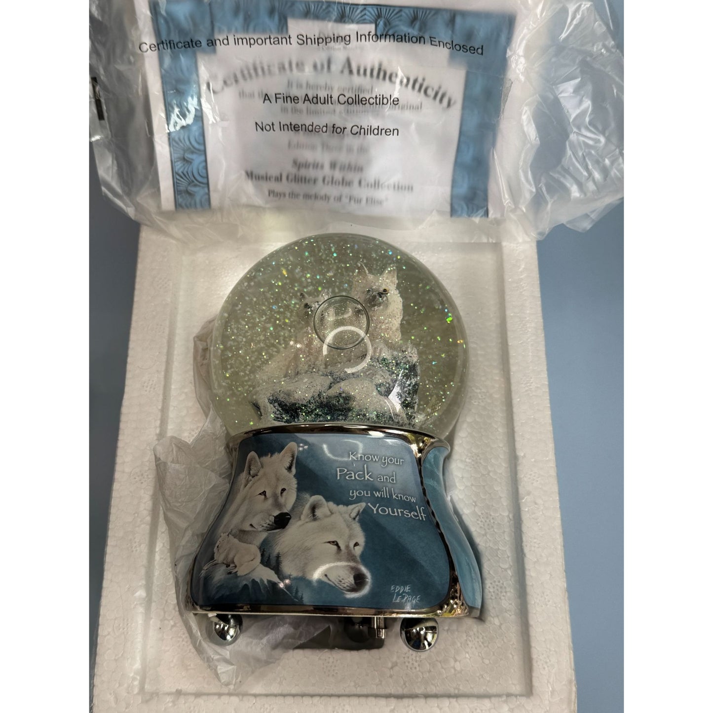 White Majesty Wolf Snowglobe Music Box By Eddie LePage 2016 Bradford Exchange