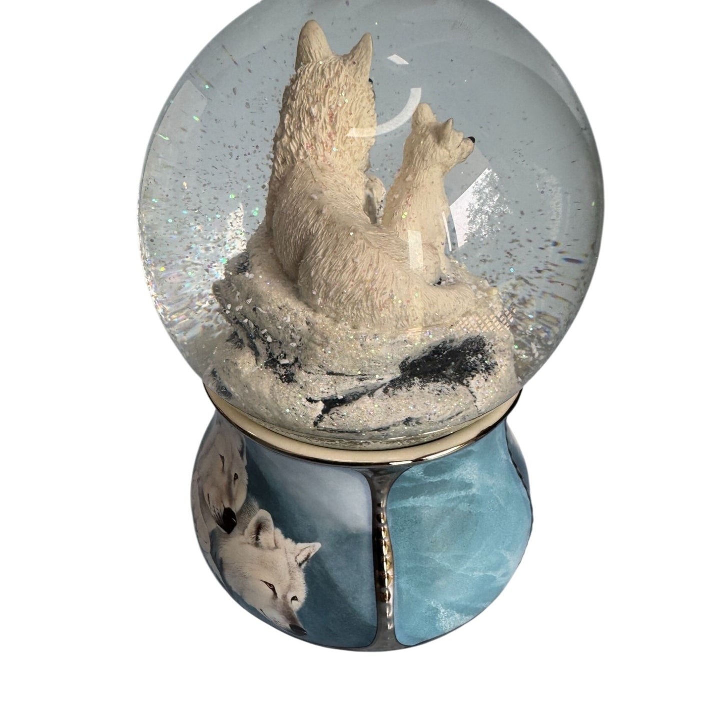 White Majesty Wolf Snowglobe Music Box By Eddie LePage 2016 Bradford Exchange