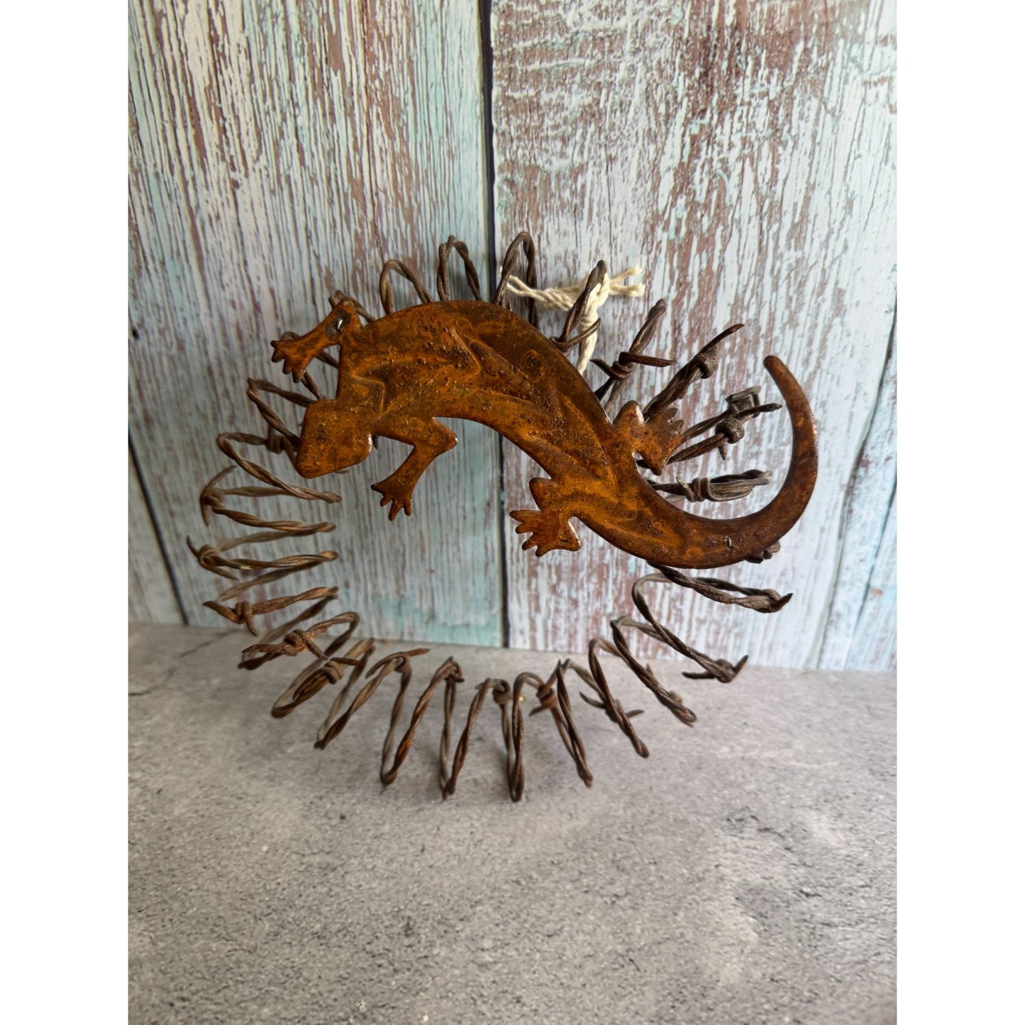 Primitive Rusty Banded Wire Alligator Wreath Rare 7.5" Rustic Decor Piece