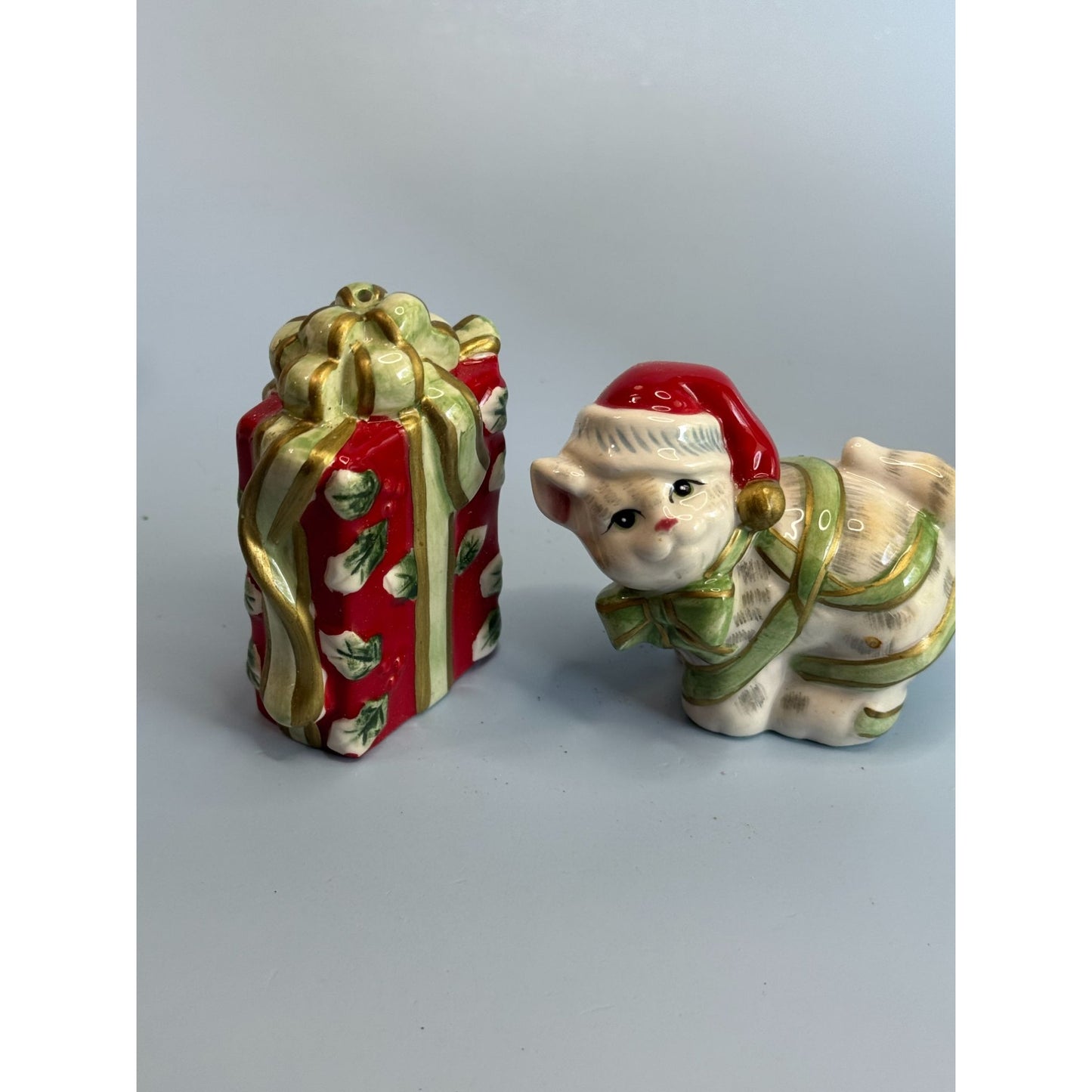 Fitz & Floyd Kitty Kringle Salt & Pepper Shakers Ceramic 2005 Christmas Decor