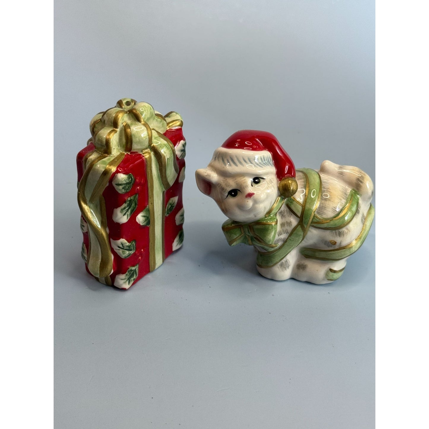 Fitz & Floyd Kitty Kringle Salt & Pepper Shakers Ceramic 2005 Christmas Decor