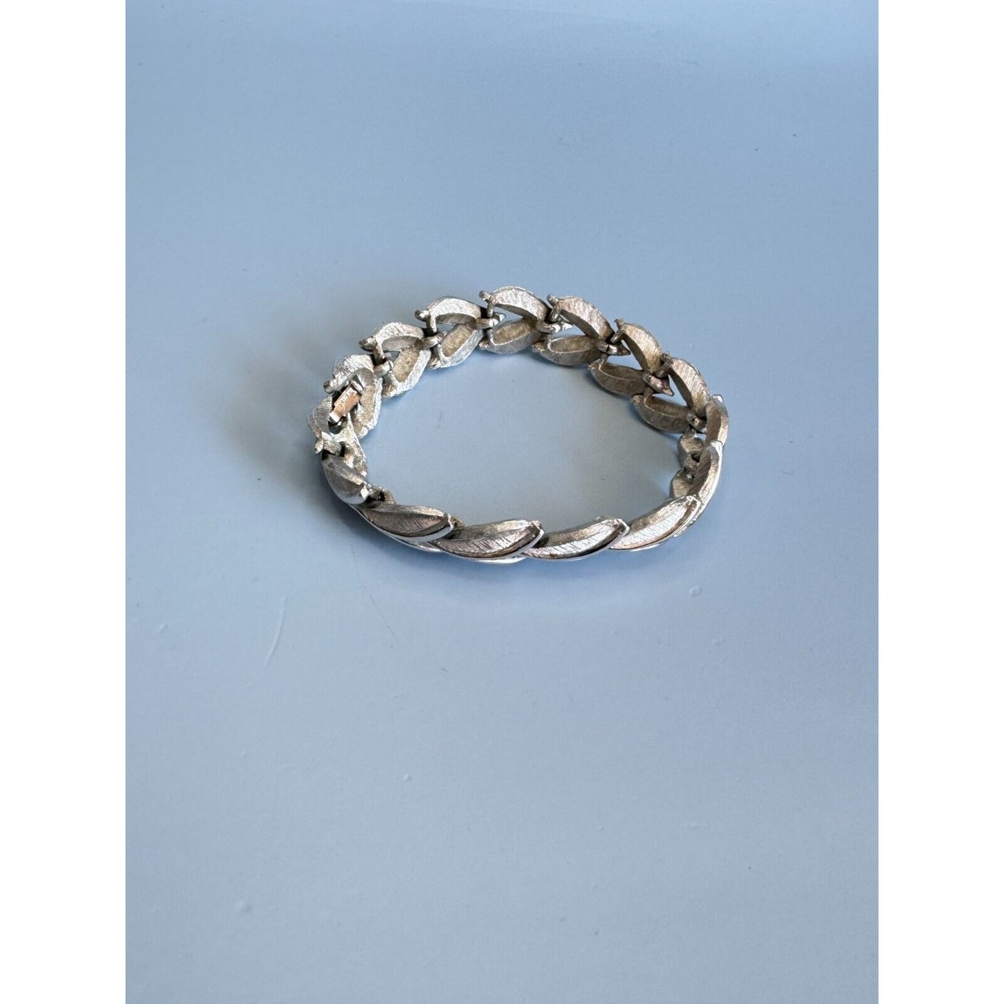 Vintage Crown Trifari 1950s Brushed Silver Leaf Design Classic Link Bracelet 7"