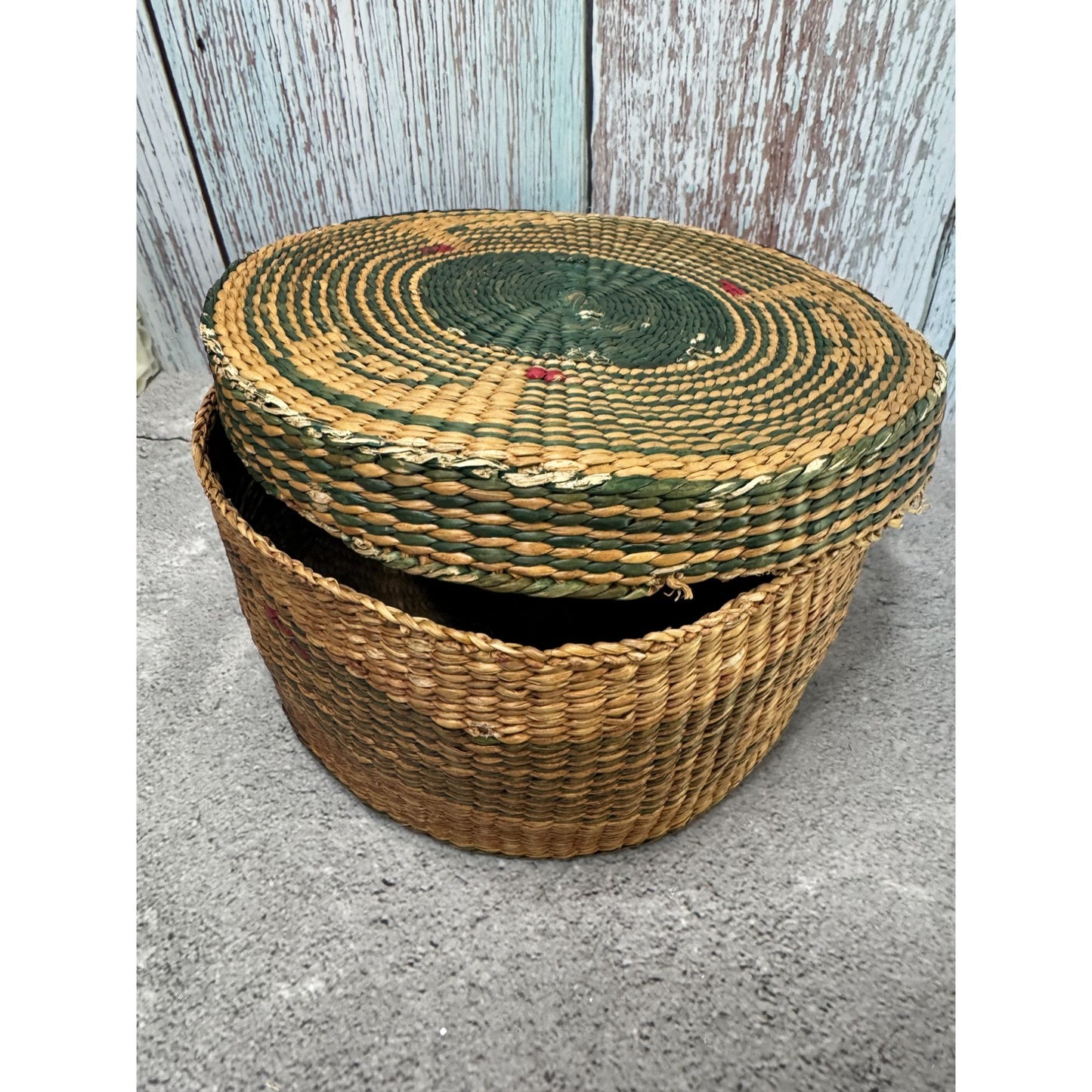 Vintage Native American Sweetgrass Woven Basket With Lid 6.5" Diameter 3.25" Height Natural & Green Tones