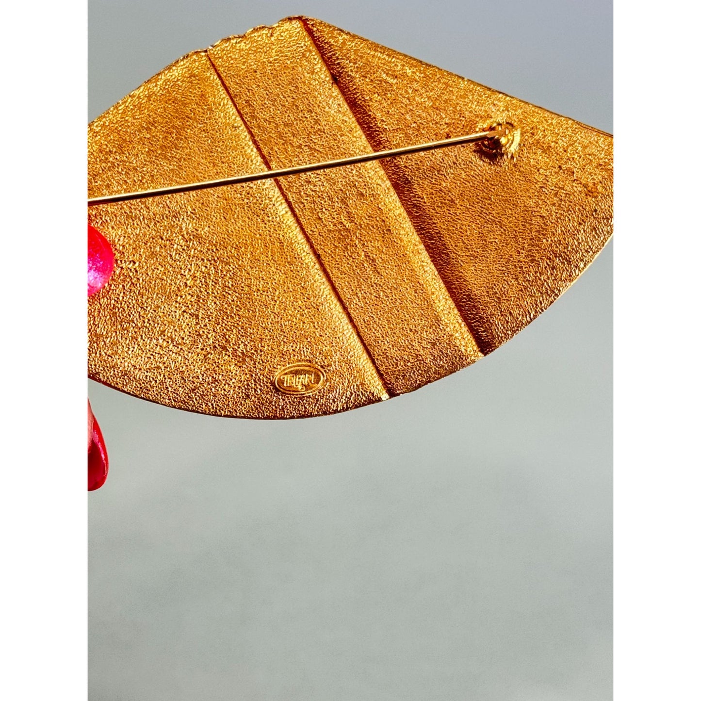 Vintage Trifari Gold-Tone Enamel Abstract Fan Brooch Pin 3 1/2"