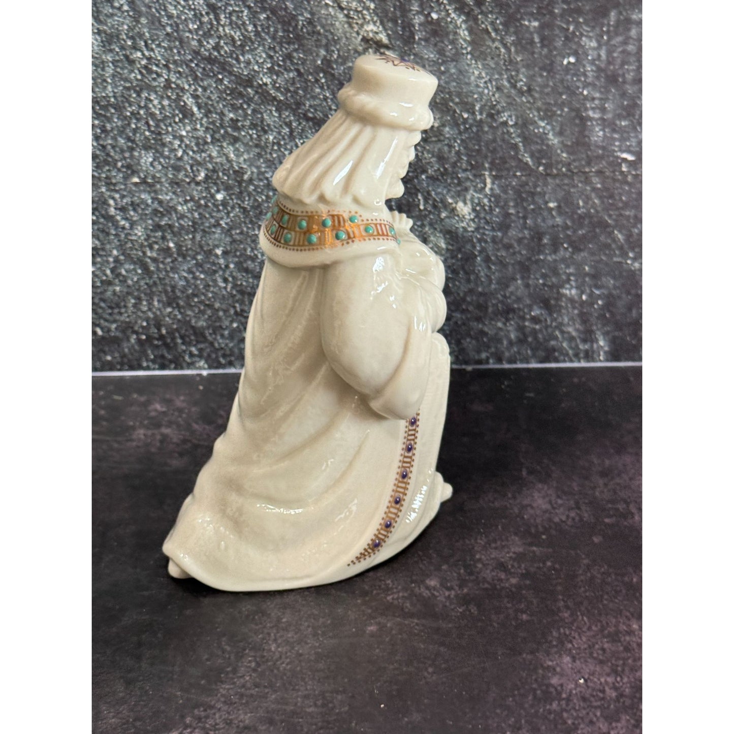 Lenox China Jewels Kneeling Balthazar Wiseman Nativity Figure 5" Issued 1994