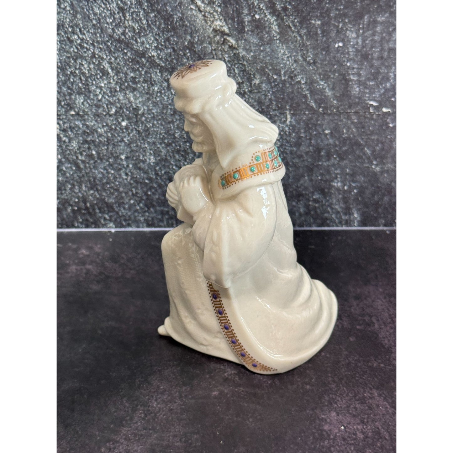Lenox China Jewels Kneeling Balthazar Wiseman Nativity Figure 5" Issued 1994