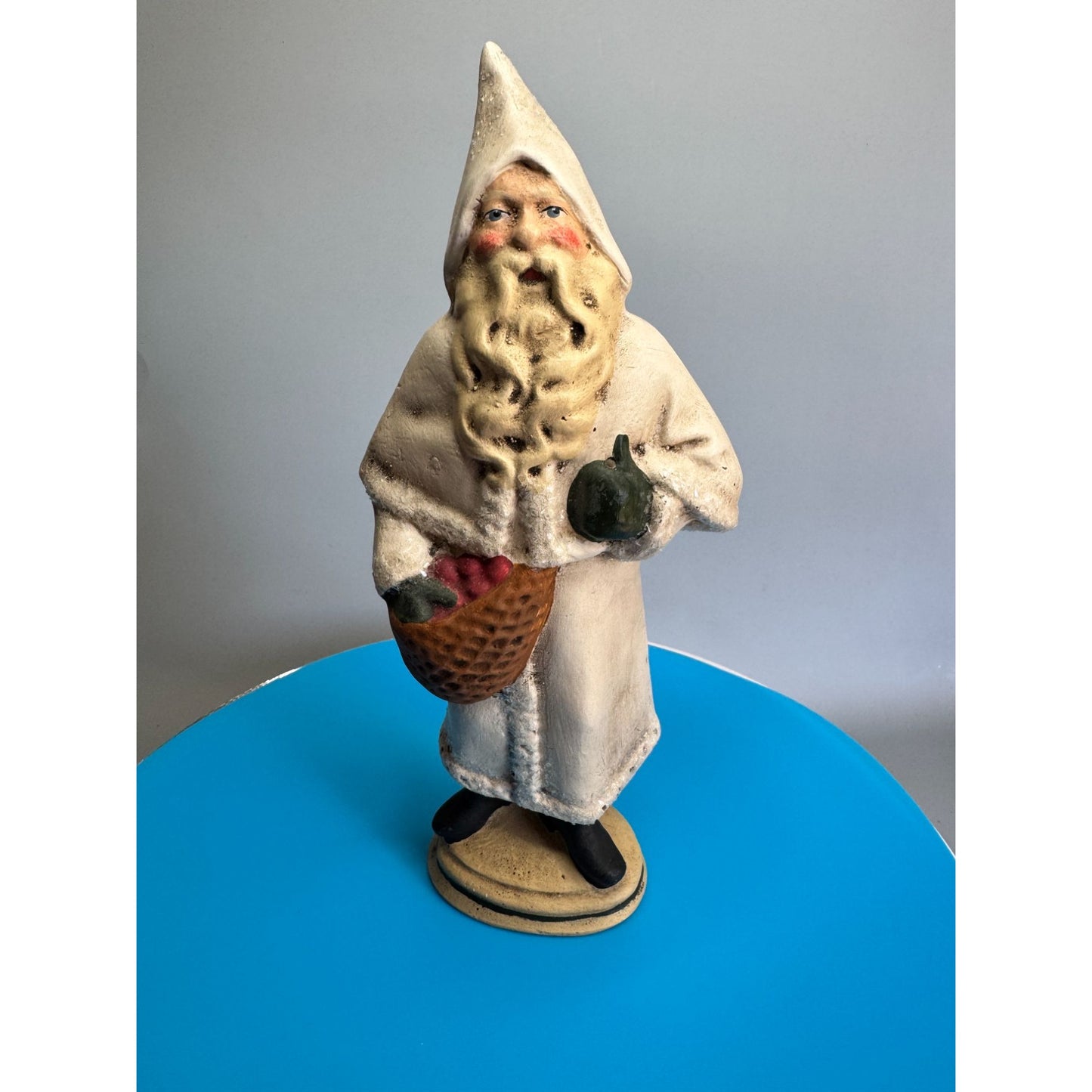 Vintage Walnut Ridge Collectibles Santa Figurine White Robe Basket 1996 9.5"