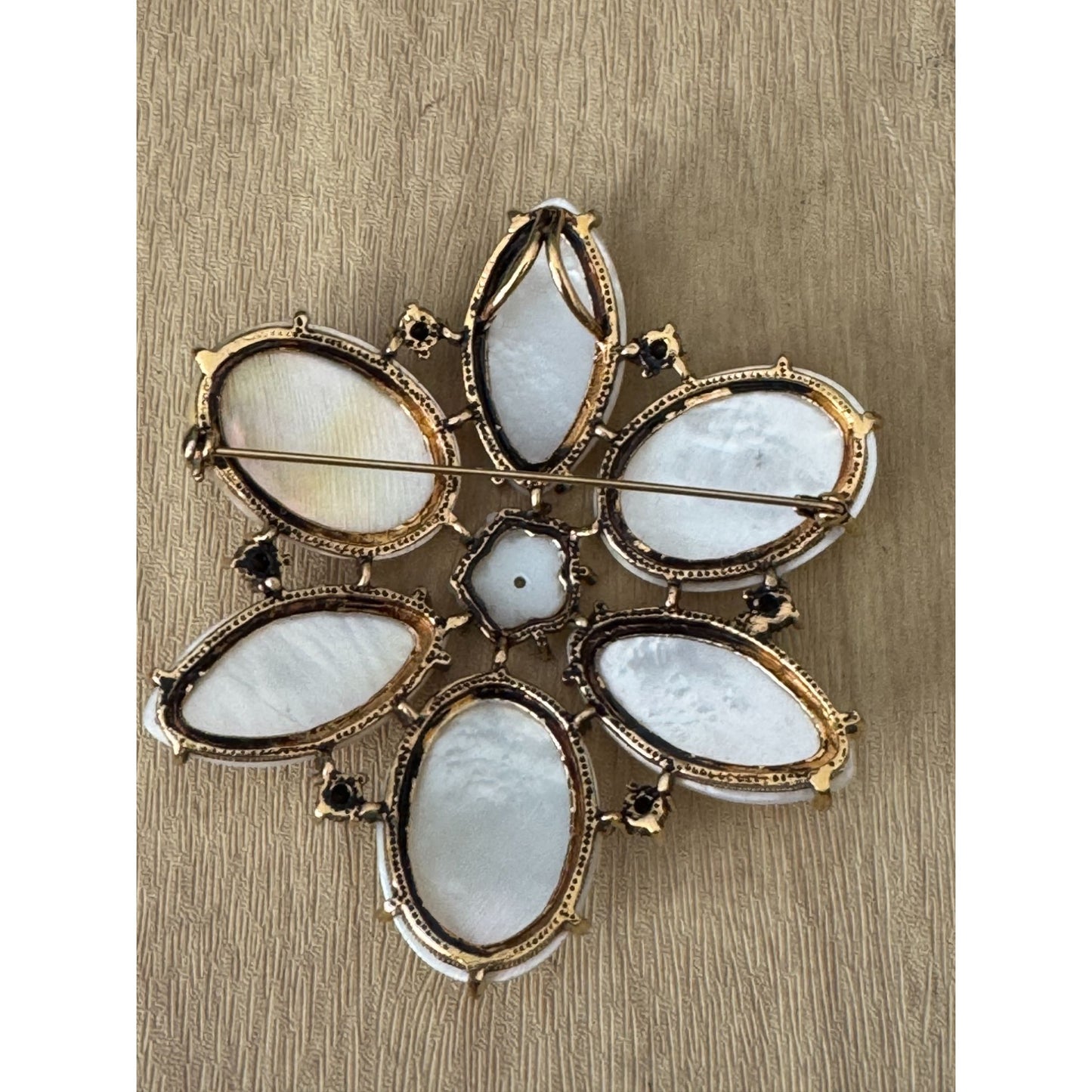 Vintage Mother Of Pearl & Rhinestone Gold Tone Flower Brooch/Pendant C1960