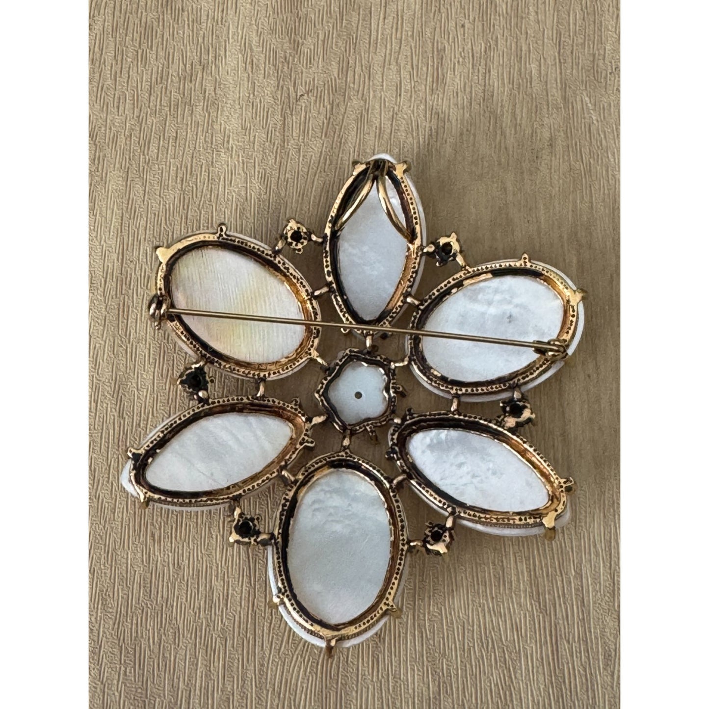 Vintage Mother Of Pearl & Rhinestone Gold Tone Flower Brooch/Pendant C1960