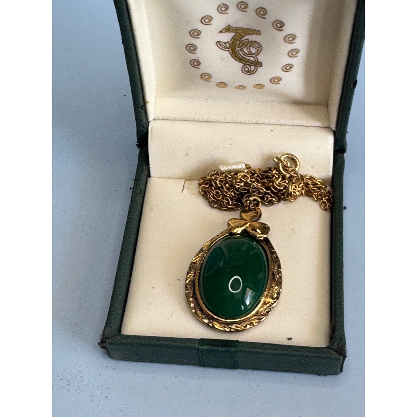 Vintage Jade Oval Pendant & Clover DetailGolplated Chain Boxed