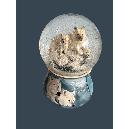 White Majesty Wolf Snowglobe Music Box By Eddie LePage 2016 Bradford Exchange