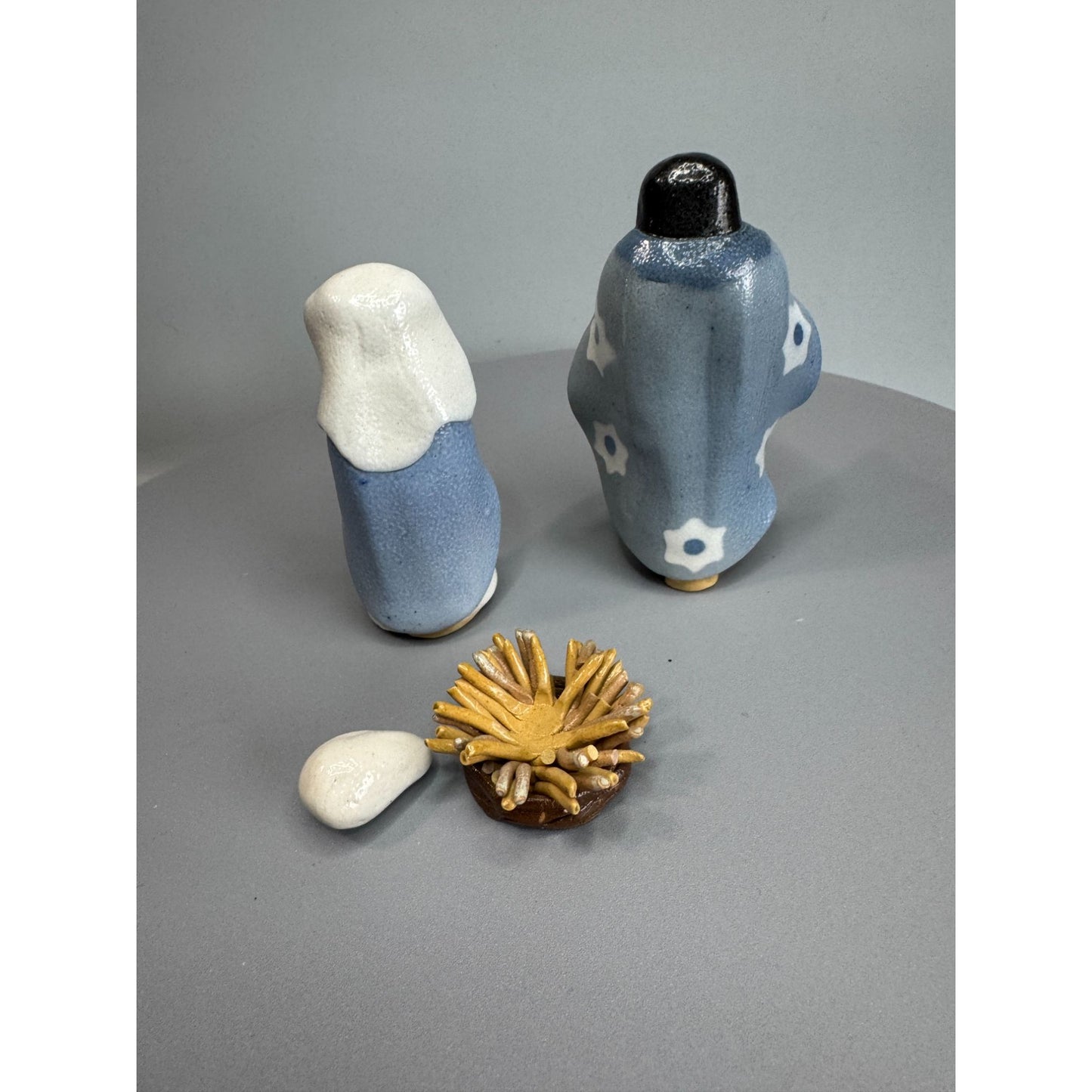 Signed Davis 93 Penguin Nativity Scene Folk Art Mary Joseph Baby Jesus 4" Pottery