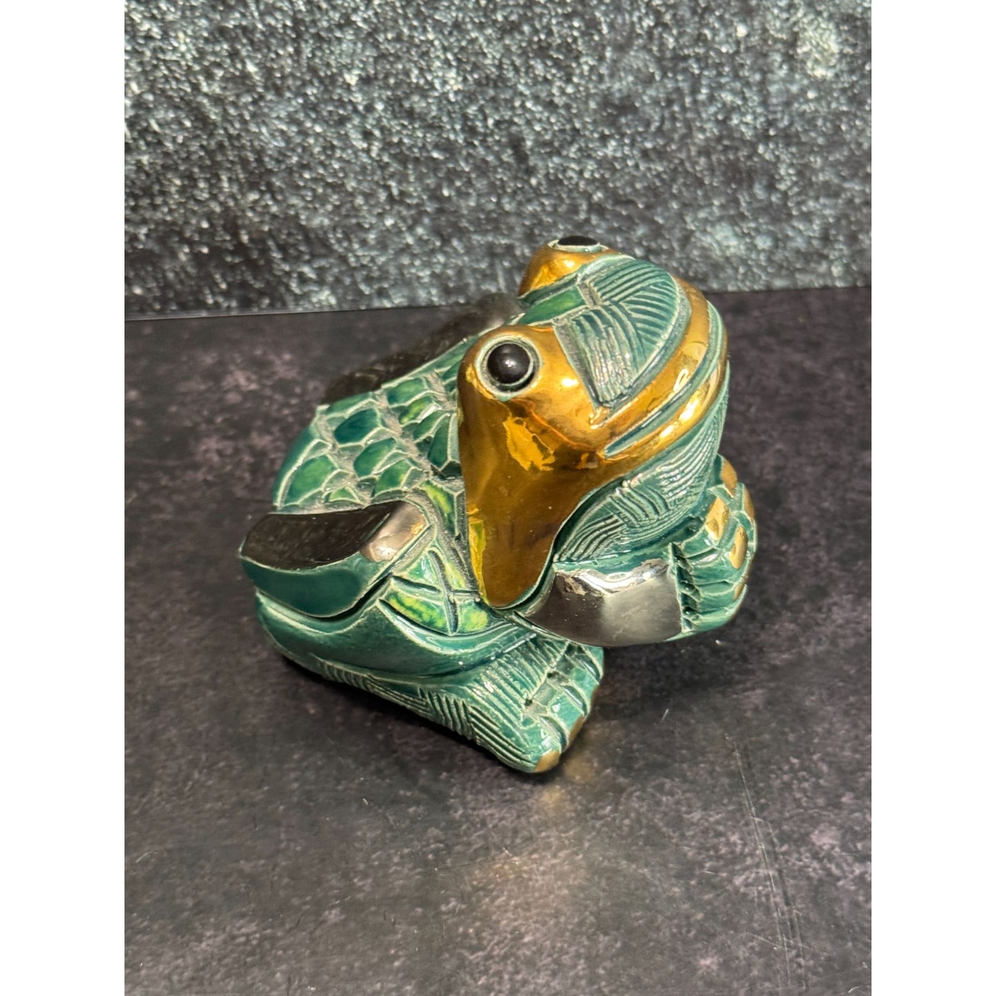 Vintage DeRosa Artesania Rinconada Frog Figurine #713 14K Gold & Platinum Trim Ceramic Uruguay Collectible Decoration